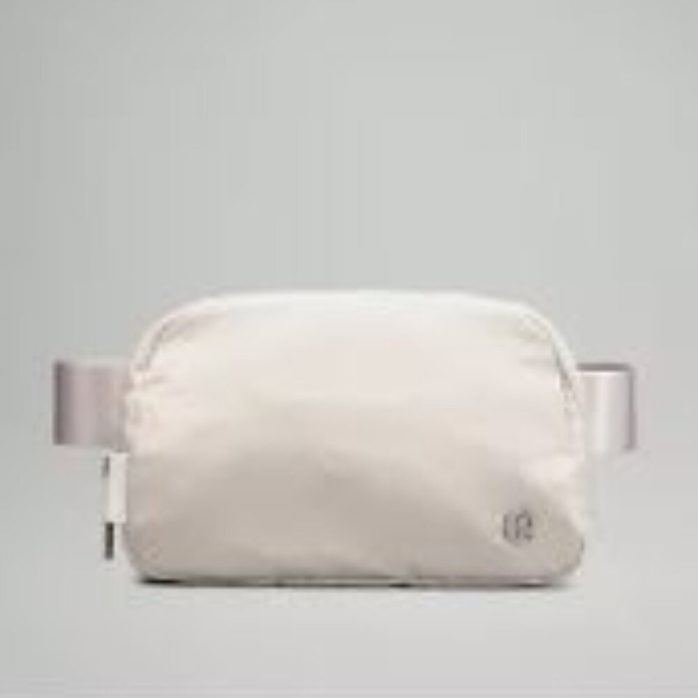 Everywhere Belt Bag 1L ColourWhite Opal SizeO/S Quantity1